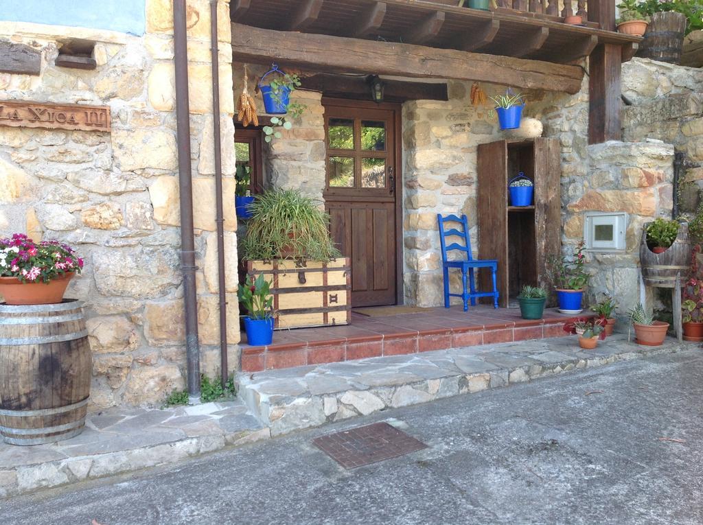 La Xica Ll Pensionat Beceña Exteriör bild